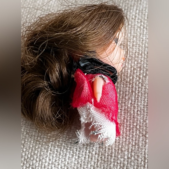 Liddle Kiddle ERA vintage mini doll L.K.? L.8.? Little Red Riding Hood ? 60s 70s - Picture 5 of 14